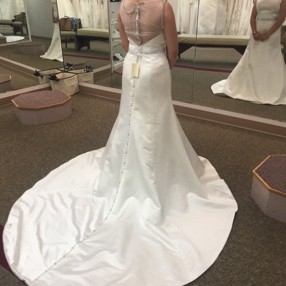 Bridal Dress that has been used only one time! - Picture 1 of 3